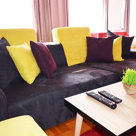 Mickitos Hostel & Apartments Скопье Экстерьер фото