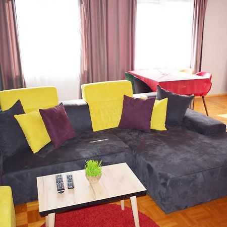 Mickitos Hostel & Apartments Скопье Экстерьер фото