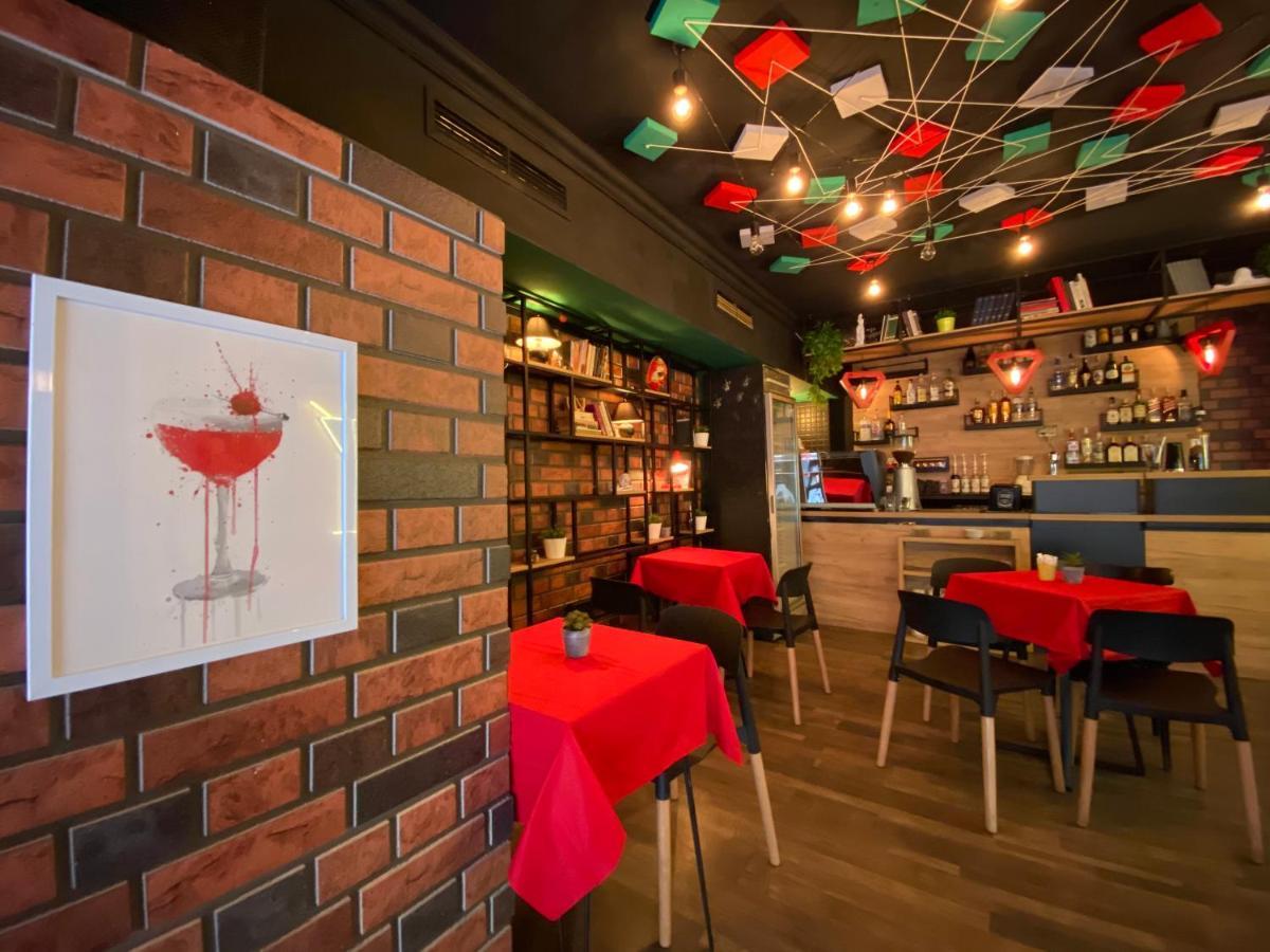 Mickitos Hostel & Apartments Скопье Экстерьер фото