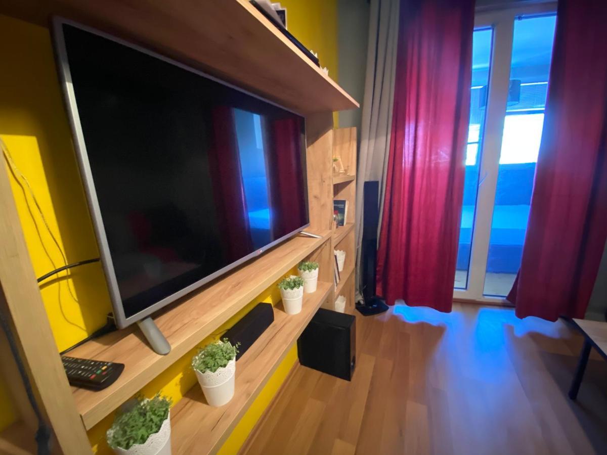 Mickitos Hostel & Apartments Скопье Экстерьер фото