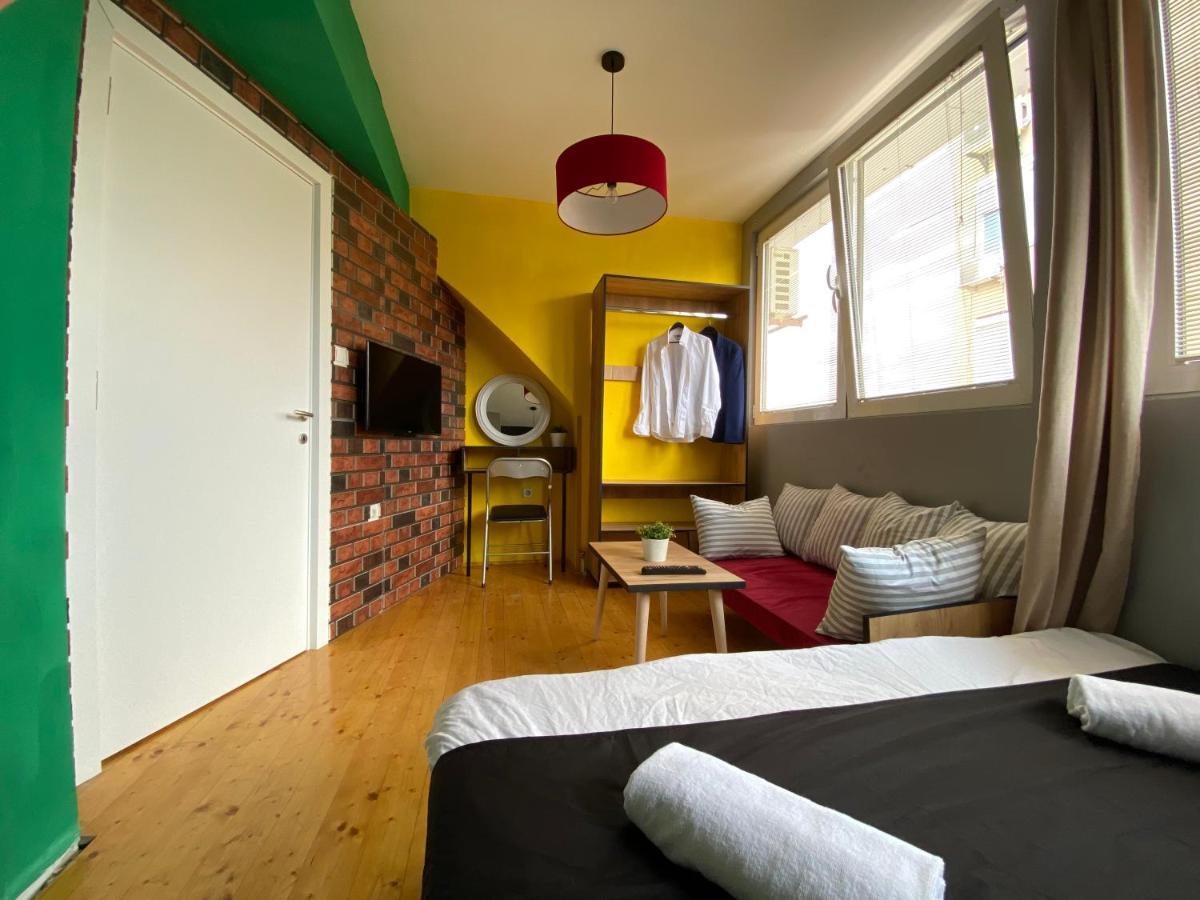 Mickitos Hostel & Apartments Скопье Экстерьер фото