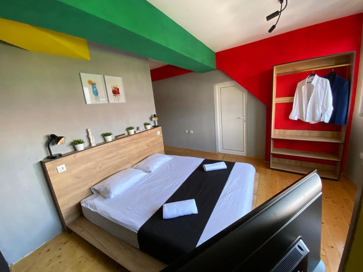Mickitos Hostel & Apartments Скопье Экстерьер фото