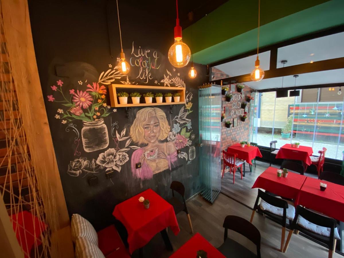 Mickitos Hostel & Apartments Скопье Экстерьер фото