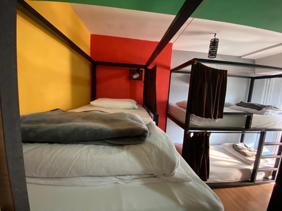 Mickitos Hostel & Apartments Скопье Экстерьер фото