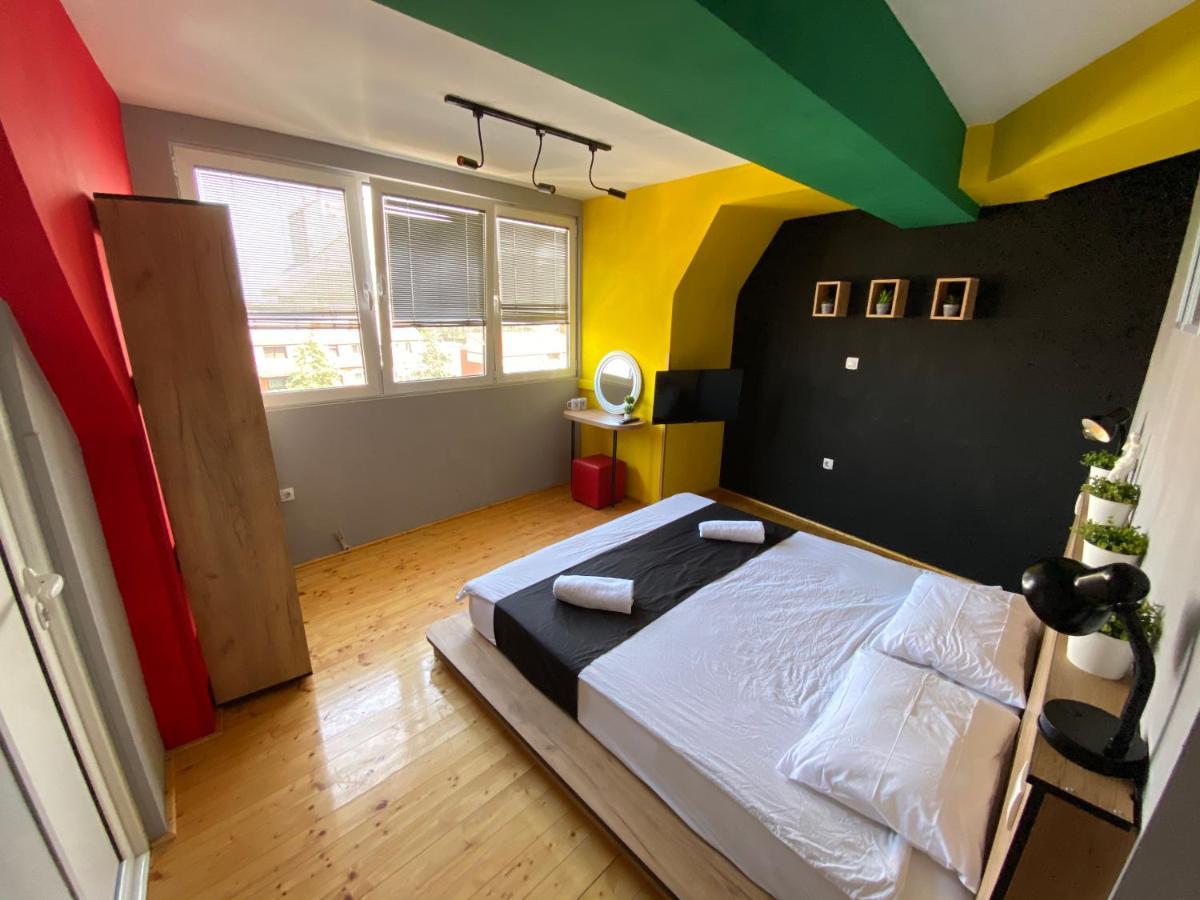 Mickitos Hostel & Apartments Скопье Экстерьер фото