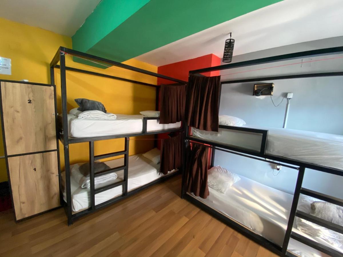 Mickitos Hostel & Apartments Скопье Экстерьер фото