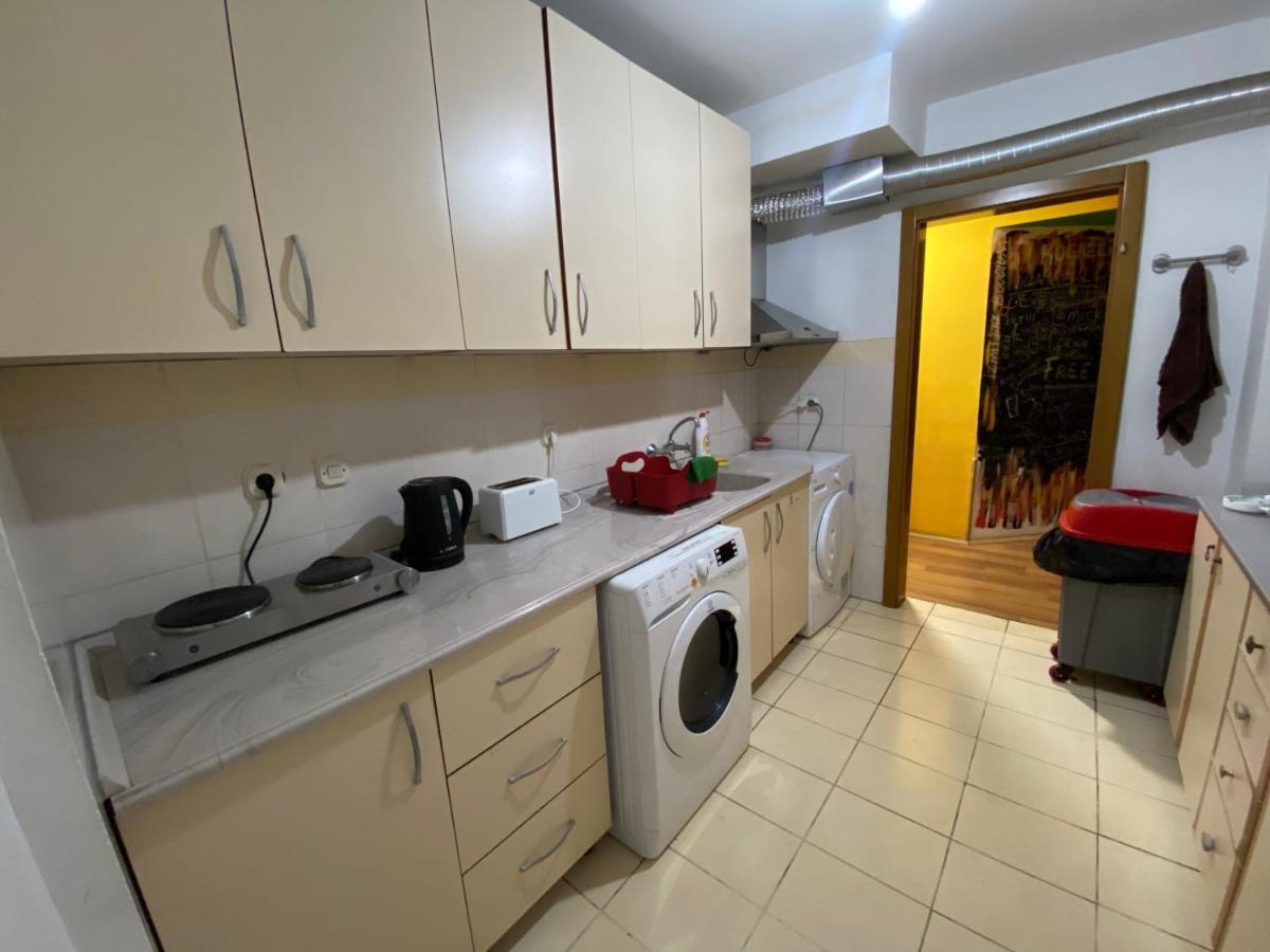 Mickitos Hostel & Apartments Скопье Экстерьер фото