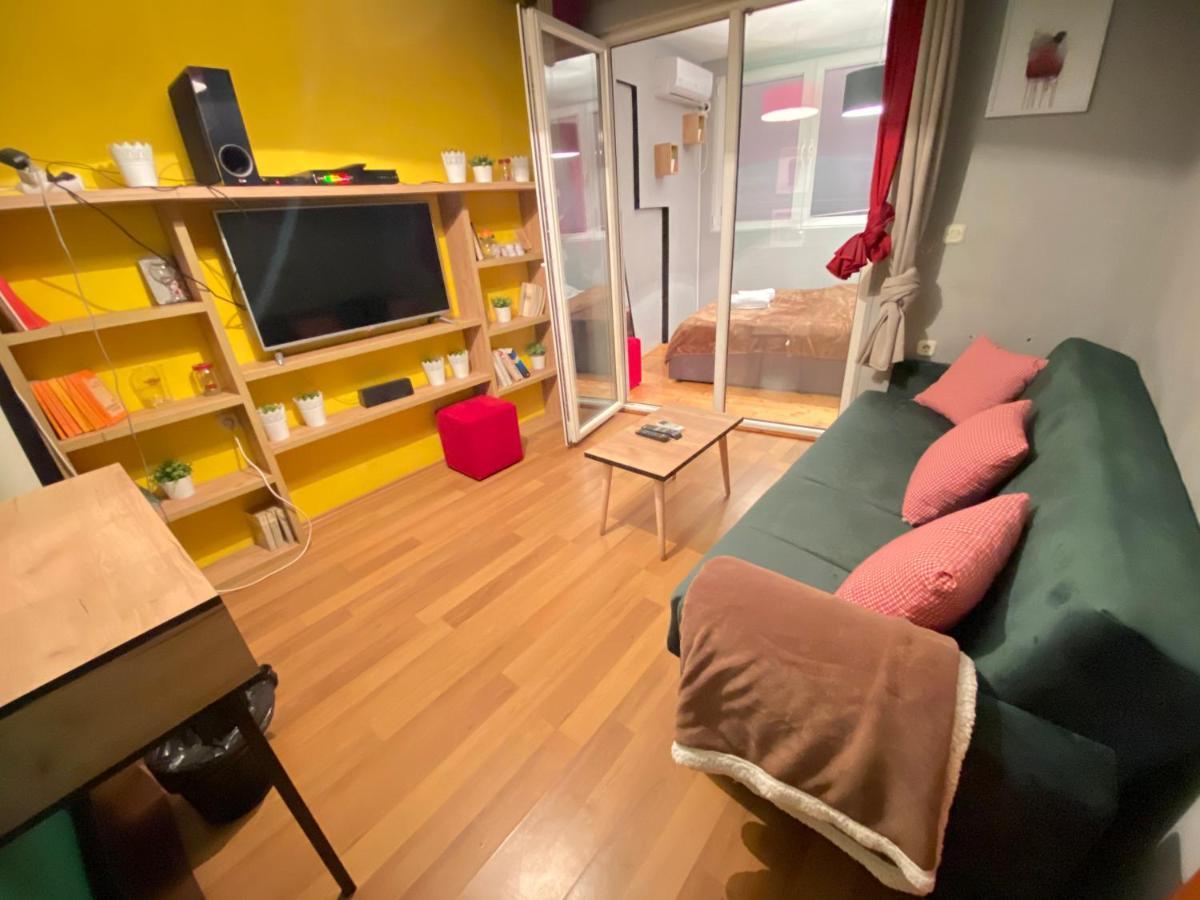 Mickitos Hostel & Apartments Скопье Экстерьер фото