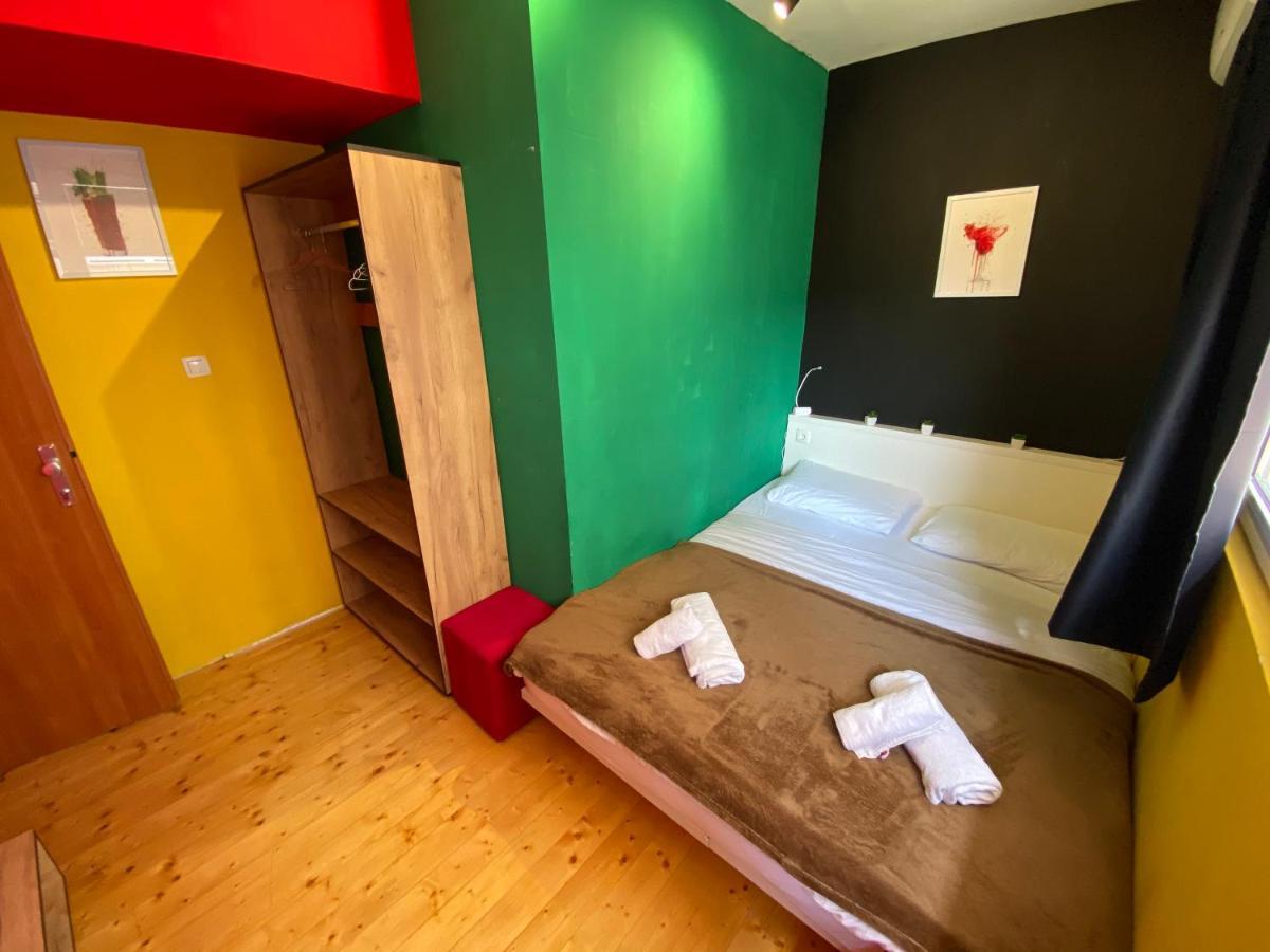 Mickitos Hostel & Apartments Скопье Экстерьер фото
