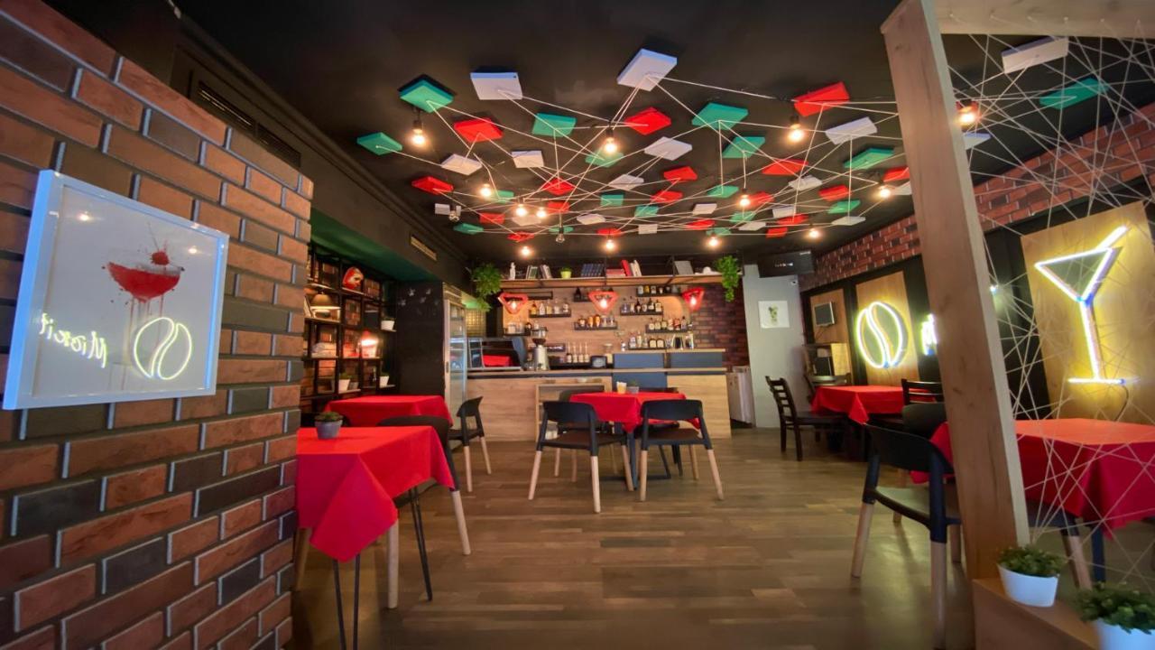 Mickitos Hostel & Apartments Скопье Экстерьер фото