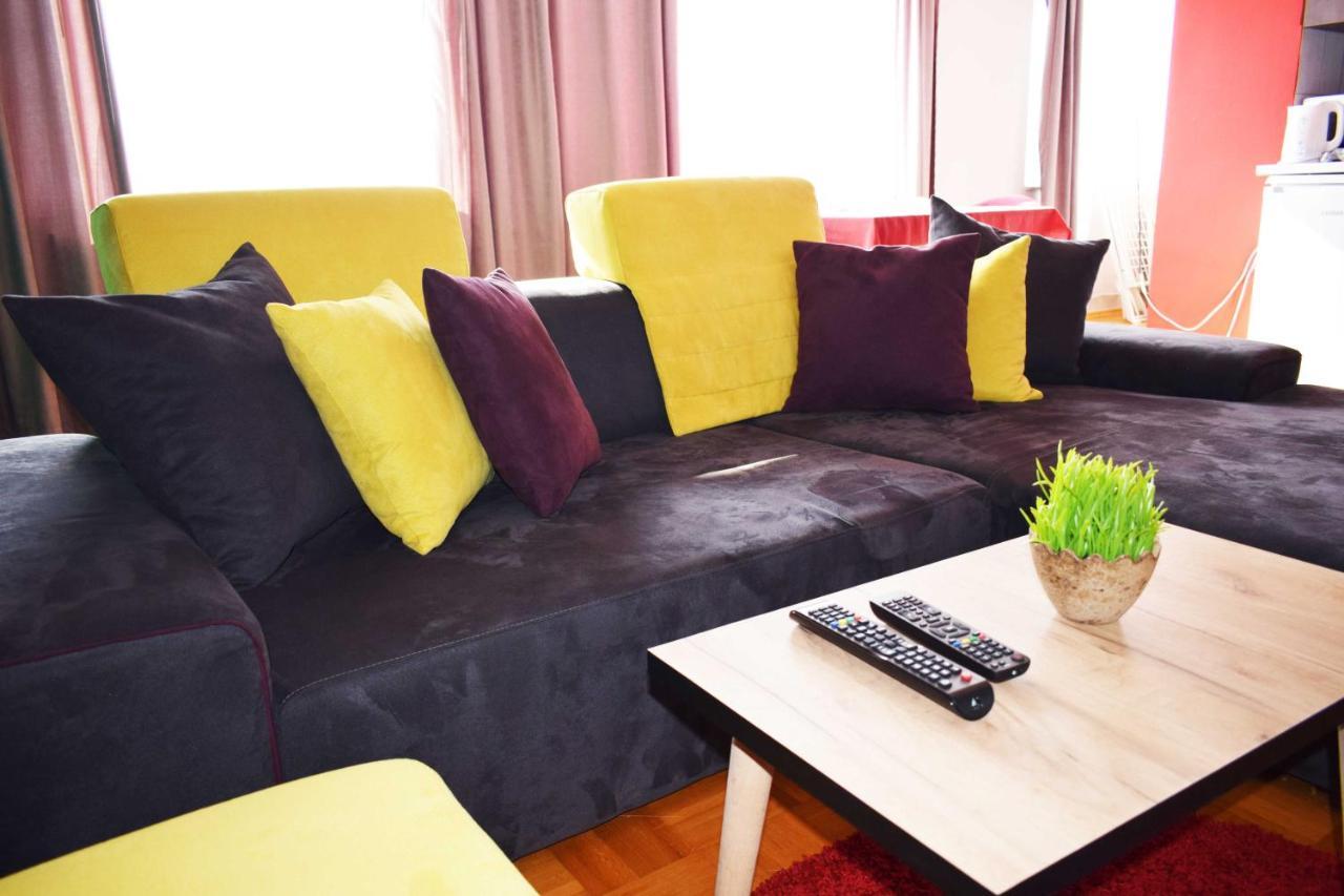 Mickitos Hostel & Apartments Скопье Экстерьер фото