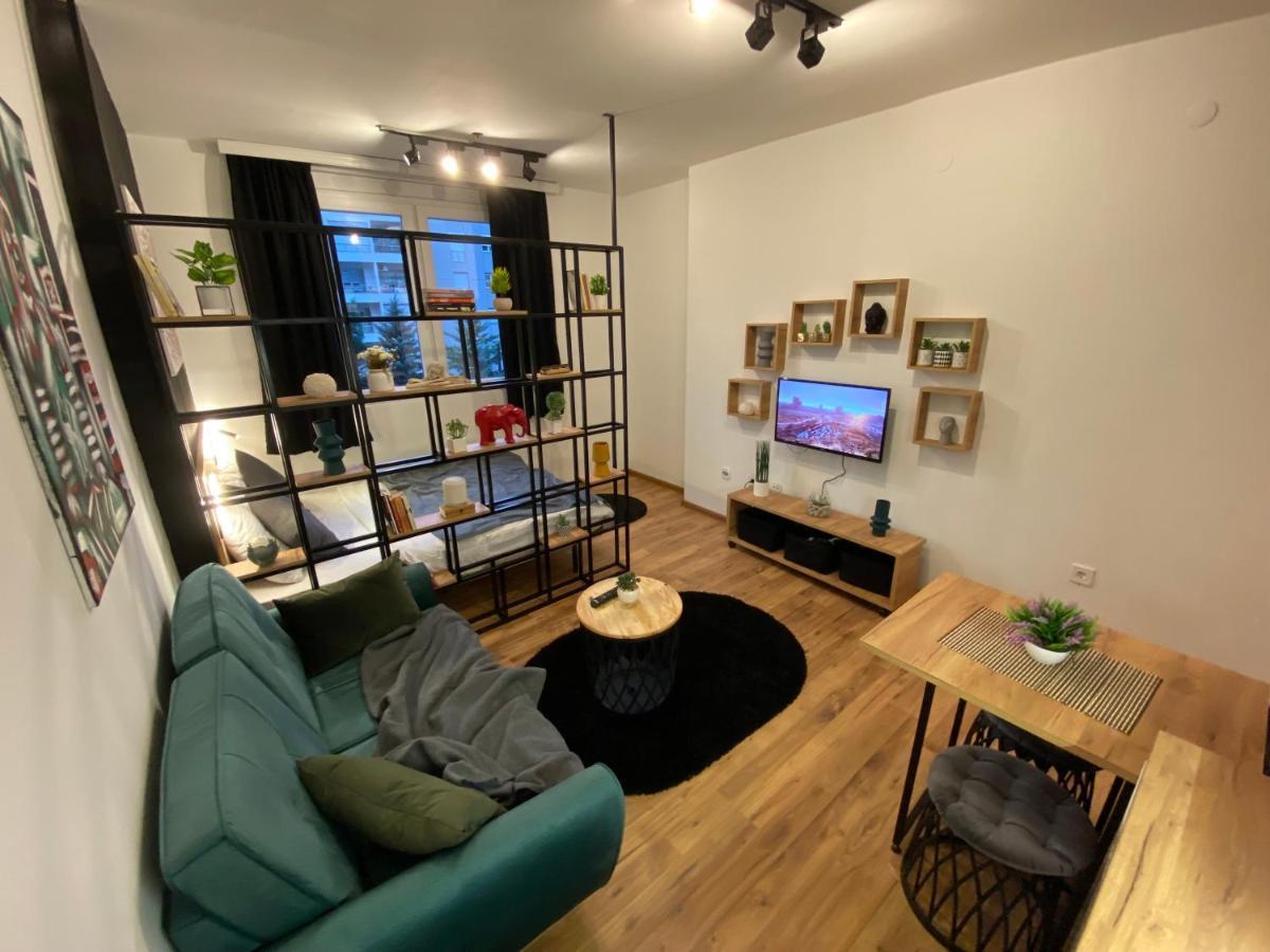 Mickitos Hostel & Apartments Скопье Экстерьер фото