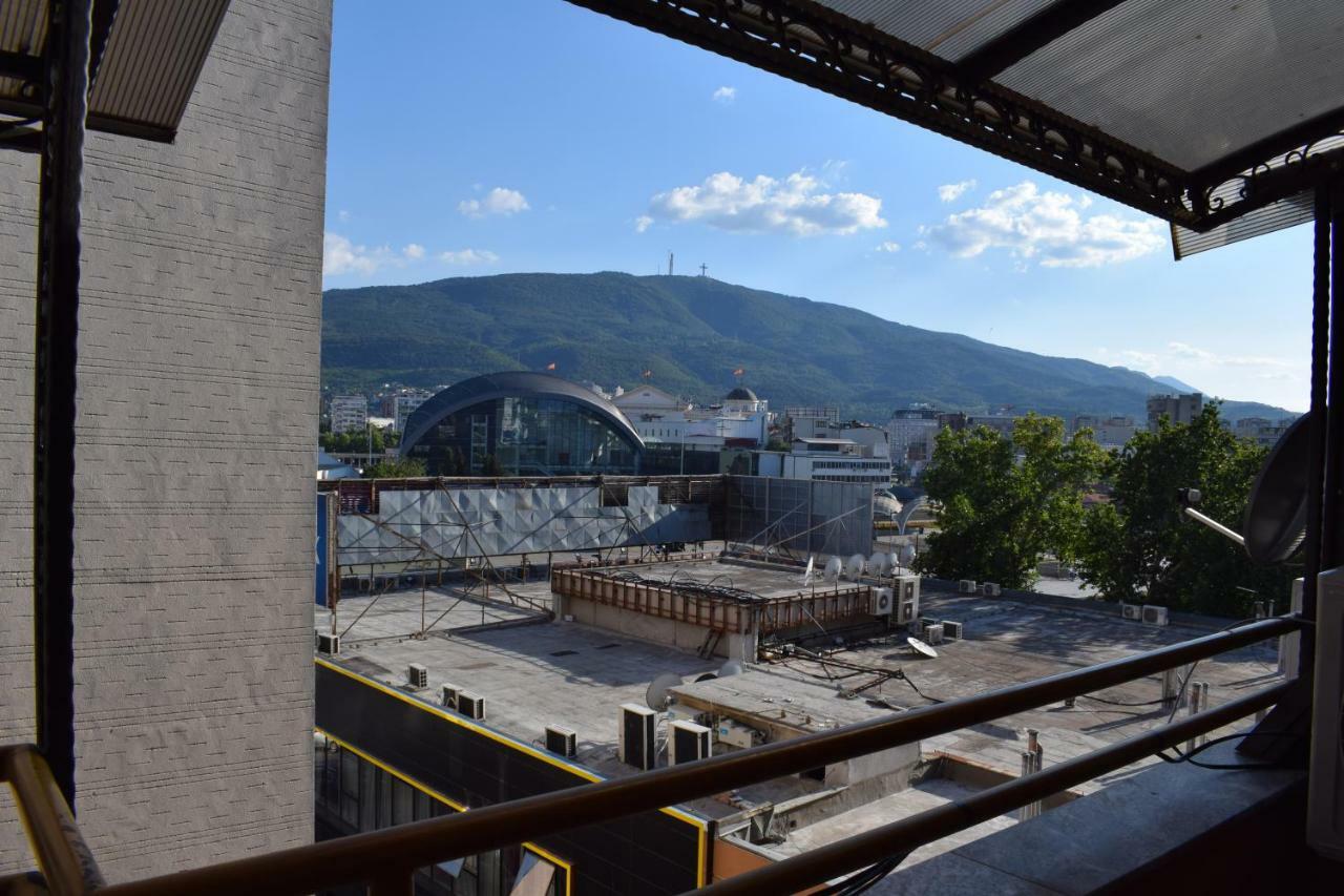 Mickitos Hostel & Apartments Скопье Экстерьер фото